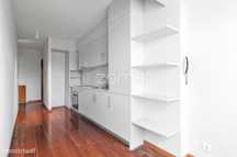 Espaço de serviços transformado para uso habitacional - AL