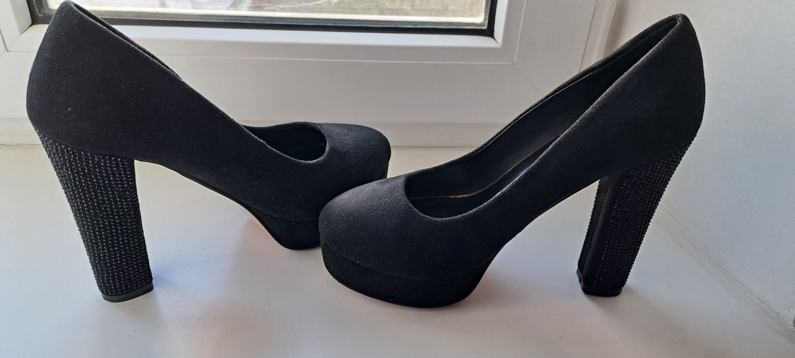 Жіночі туфлі на високих підборах MEIDELI 986-1 BLACK
UARUЛоготип OLLA