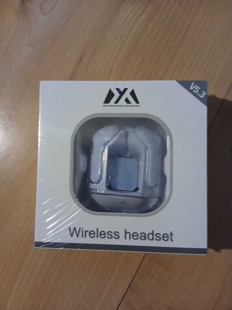 Auriculares sem fios embalados novos