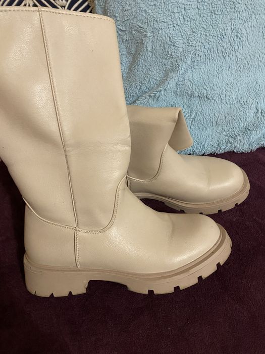 Демосезонні шкіряні чоботи ( нові) 35 - 36 розмір