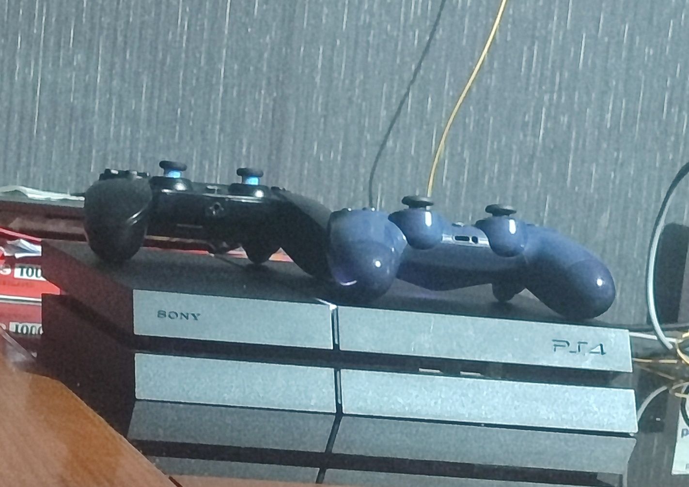 PS4 com 2 comandos