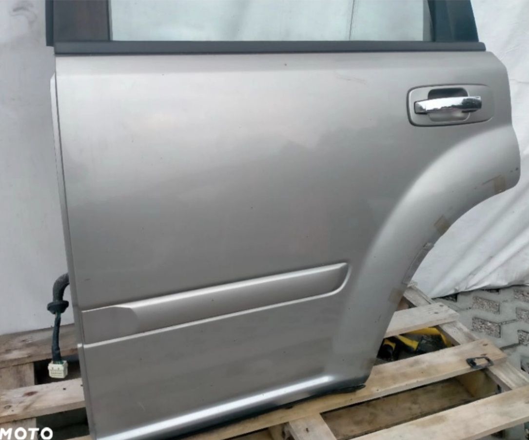 Nissan Xtrail T30 Drzwi Tylne Lewe Kompletne