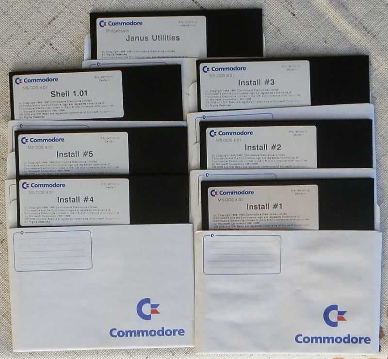 Commodore 128D , myszka, klawiatura, dyskietki