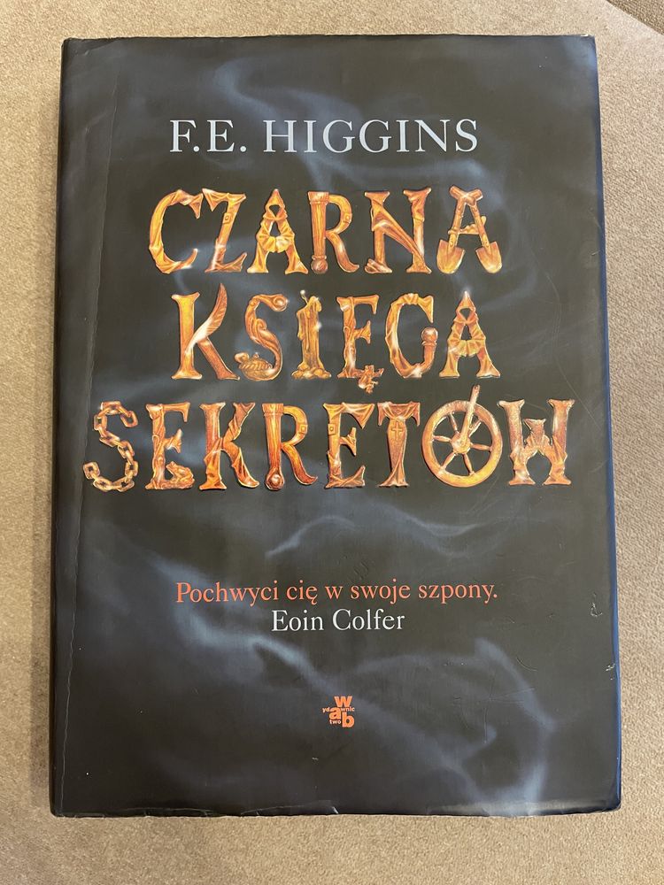 Książka „Czarna księga sekretów” F.E.Higgins