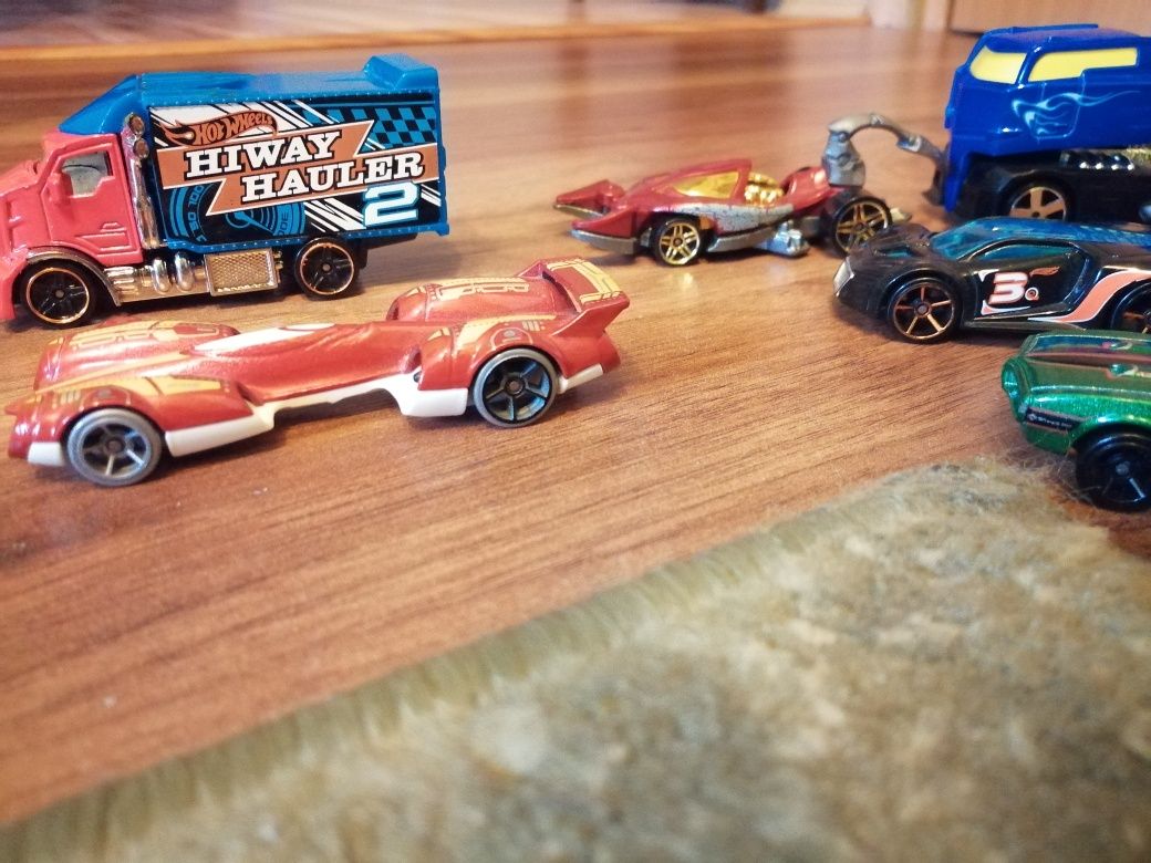 10 aut hot wheels