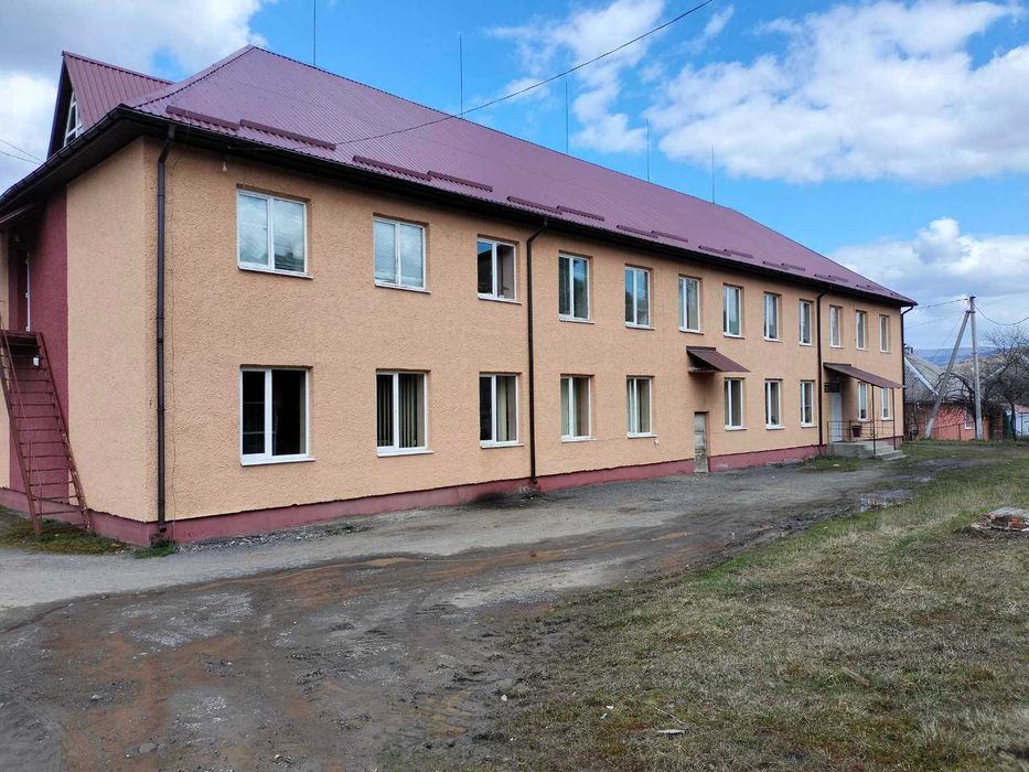 Продається багатофункціональний комплекс будівель у смт. Воловець