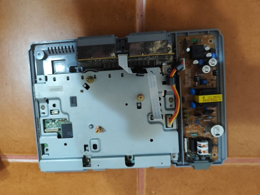 Vendo PlayStation 1 avariada para peças