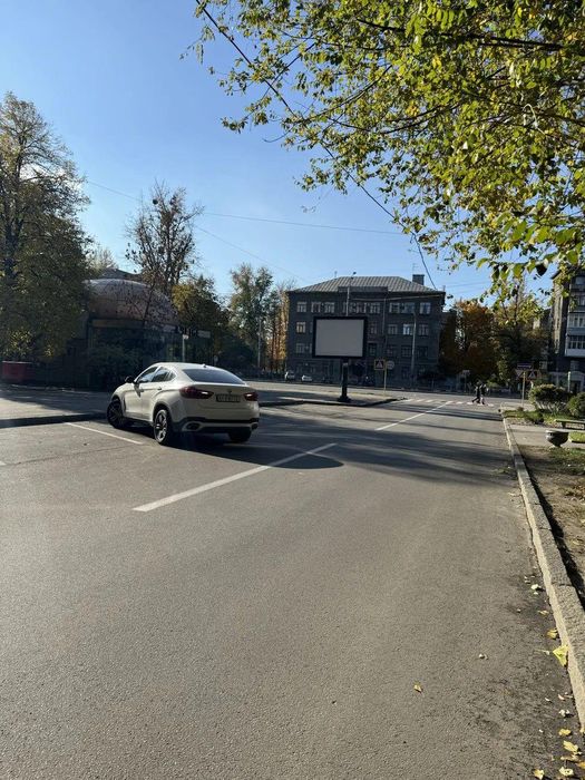 Продам 4-кімнатну квартиру в районі Держпрому (Центр)