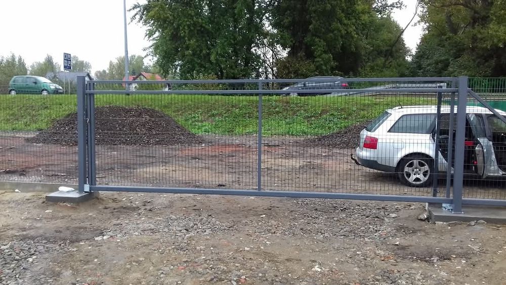 Montaż Paneli Ogrodzeniowych