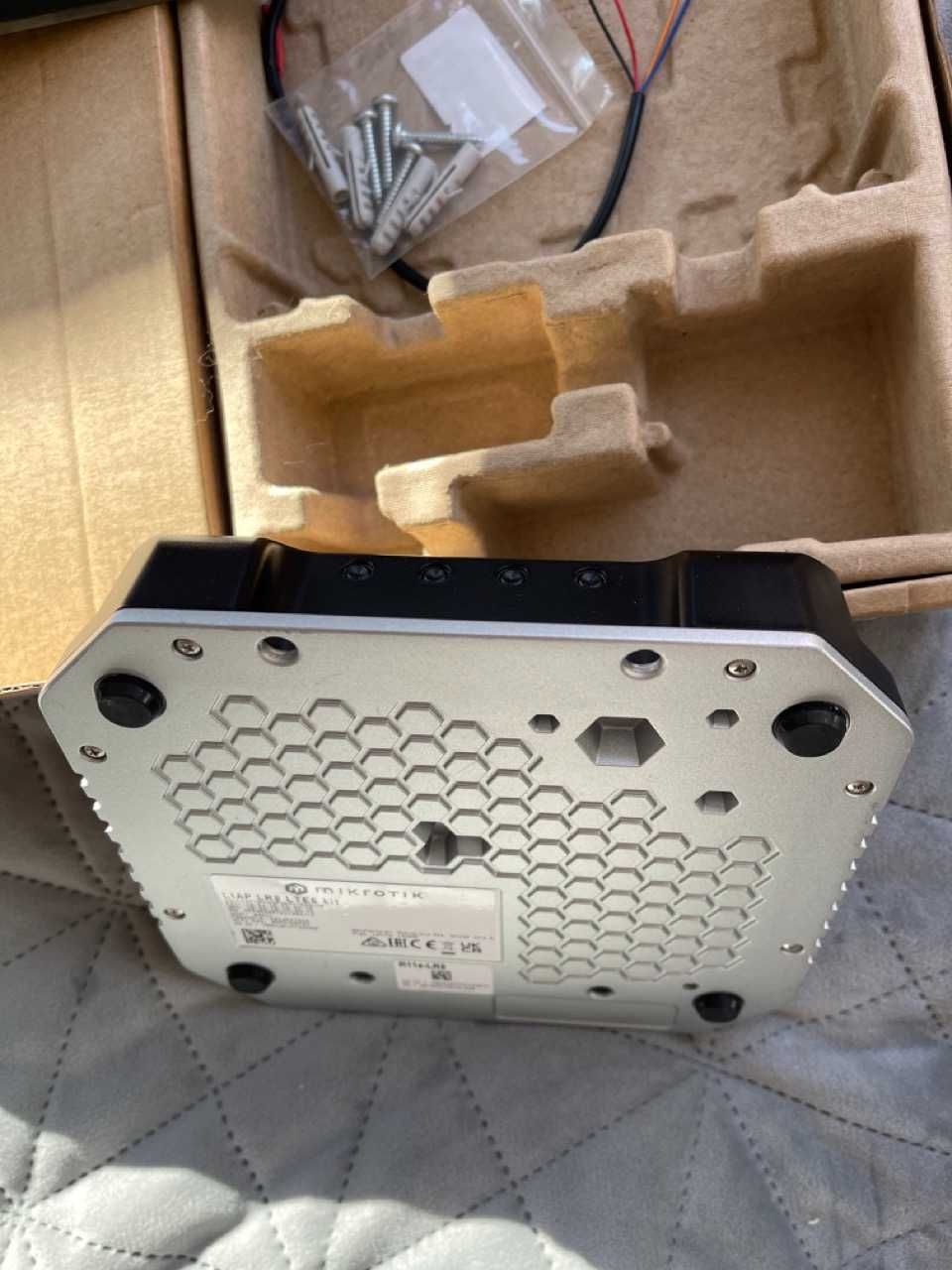 MikroTik – LtAP LR8 LTE6 kit (LTAP-2HND&FG621-EA&LR8G)