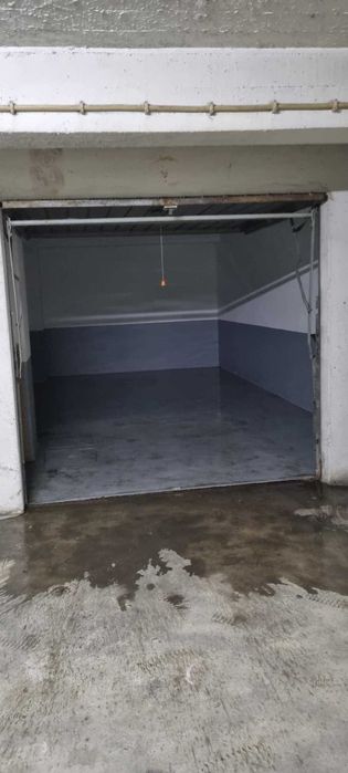 Alugo Box na Rua João de Barros nº 12, Cv - Oeiras