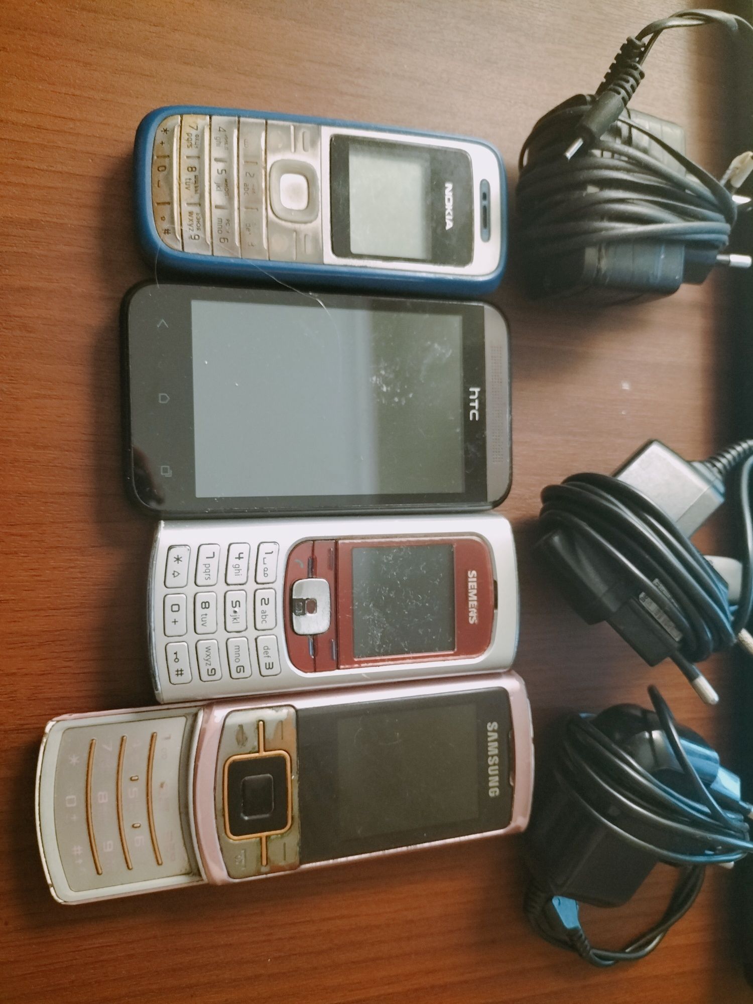 Телефони з зарядним