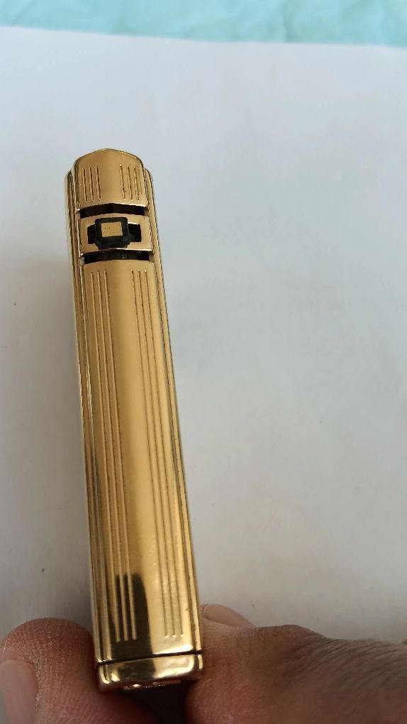 Isqueiros marca Dunhill e Ronson