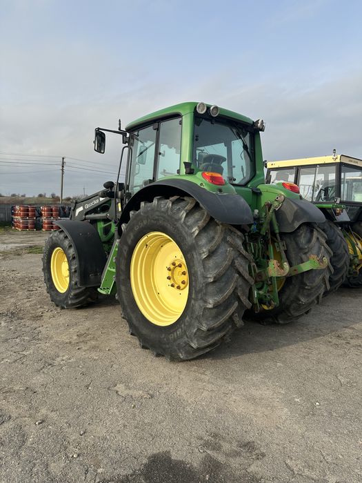 Трактор John Deere 6930 Premium з фронтальним навантажувачем