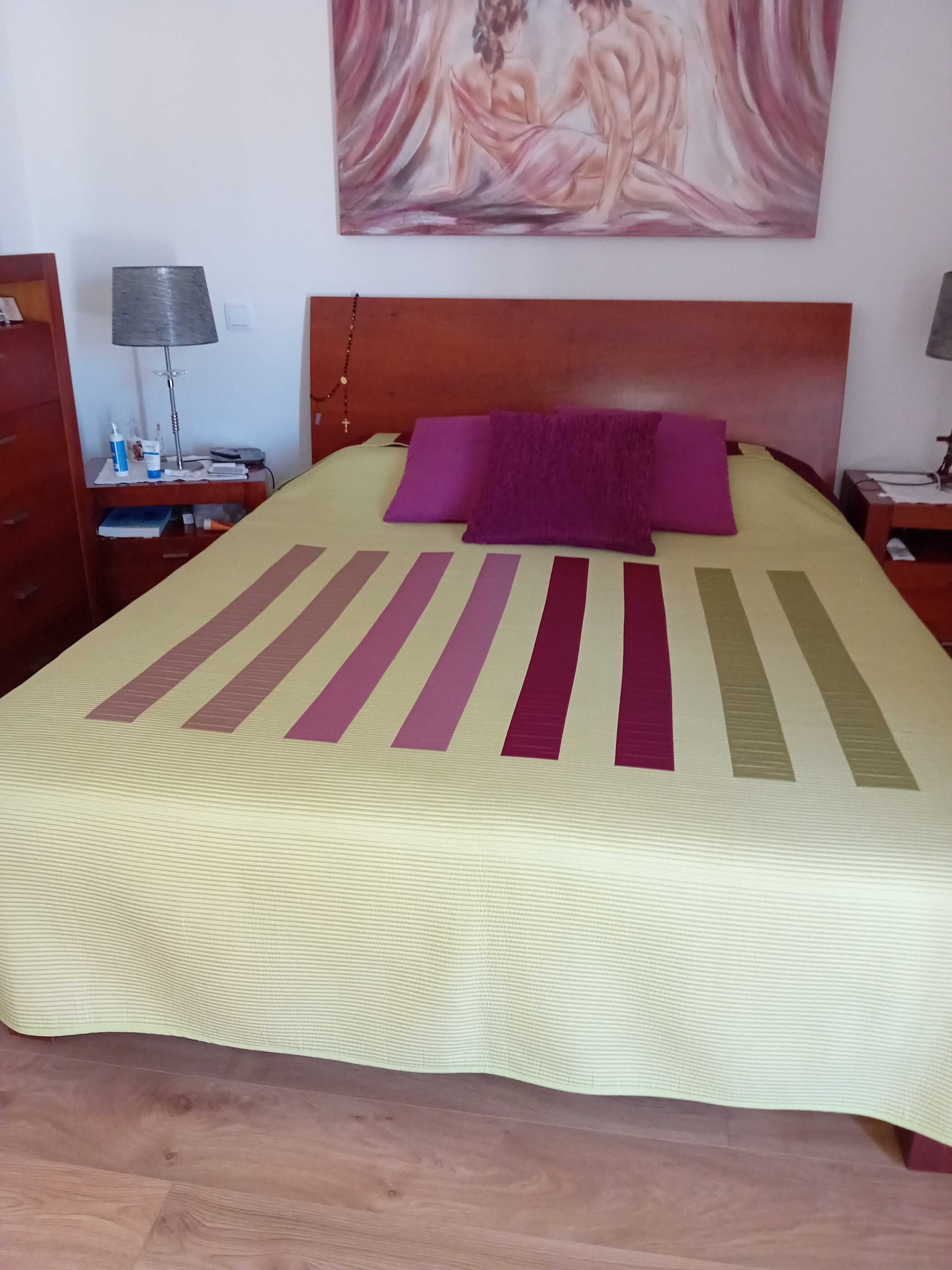 Cama em cerejeira