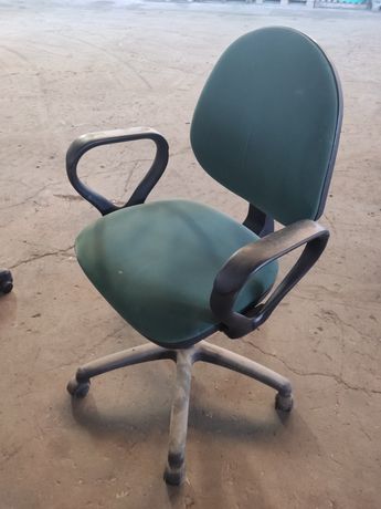 Cadeiras de escritório usadas