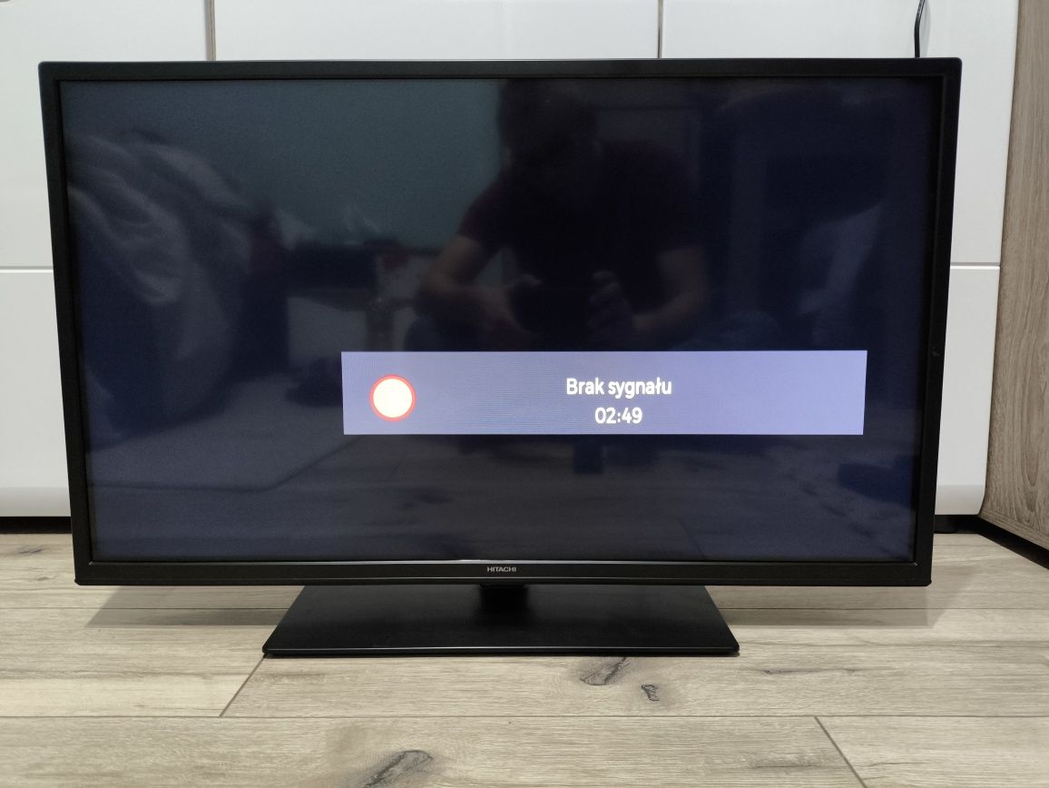 Telewizor 32 cale LED Hitachi z wbudowanym dekoderem HEVC