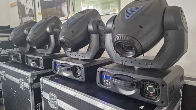 4x Ruchome głowy Briteq BT-250 S, 4x żarówki Philips MSD 250w/2
