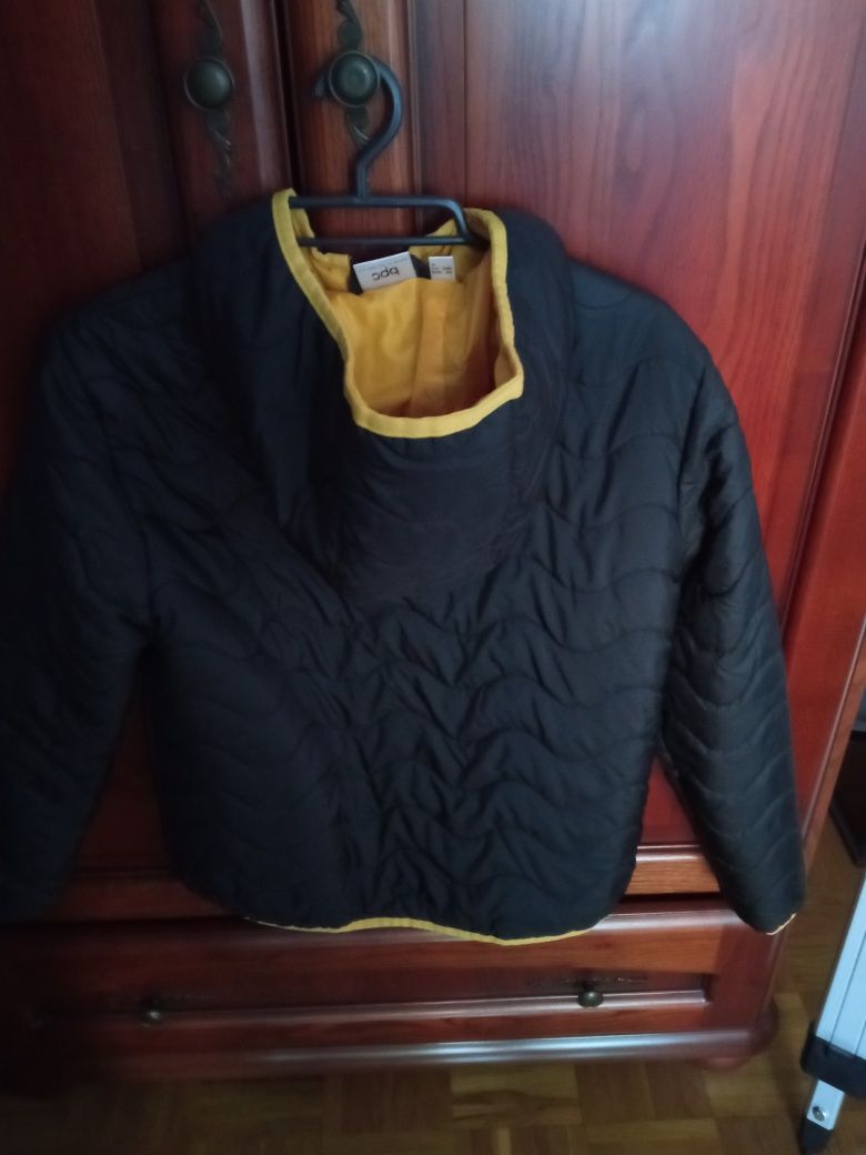 Czarna kurtka pikowana z żółtą podszewką bpc 10-12 lat