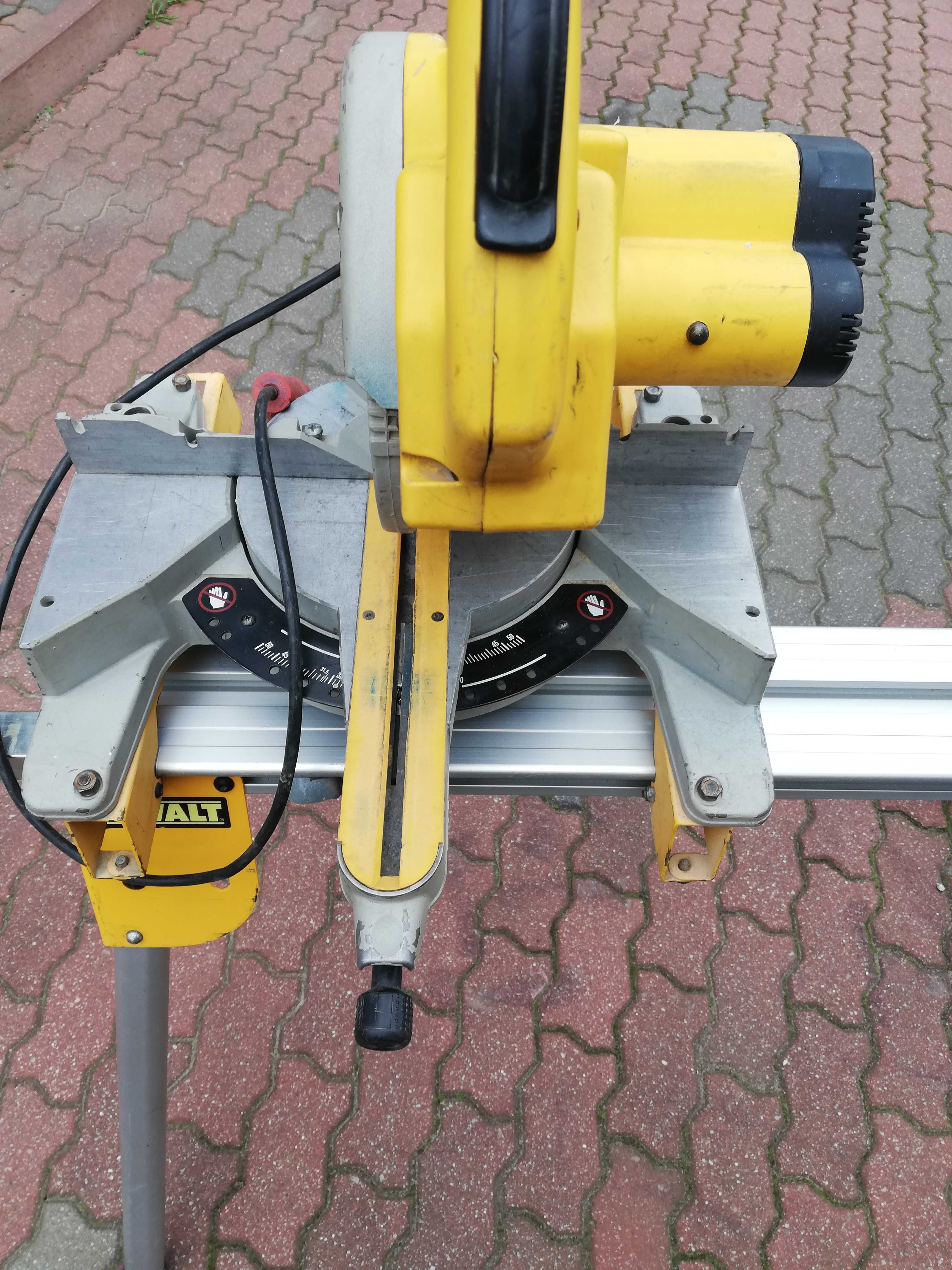 Dewalt DW 707 ukosnica ze stolem