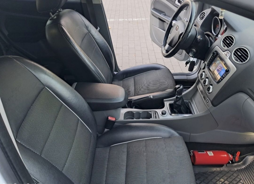 Ford focus mk2 kombi zetec-s rok 2011, bardzo oszczędny, zero rdzy.