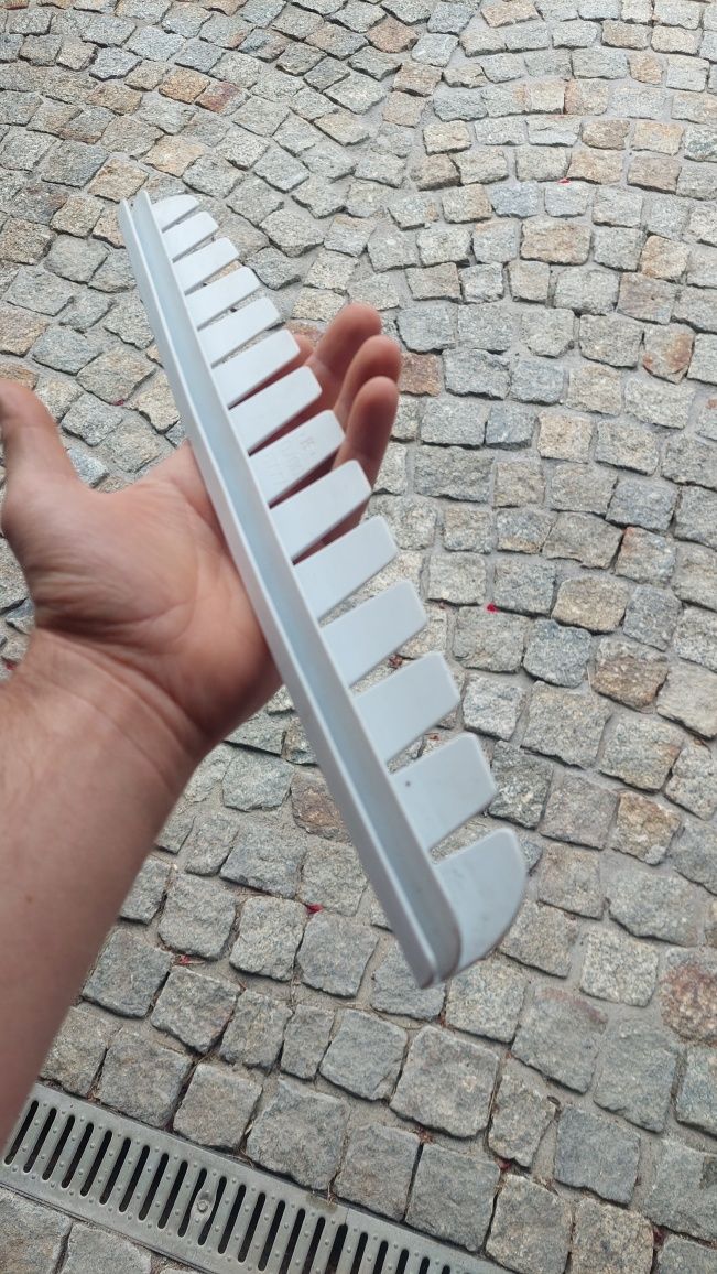 Grzebień półki chłodziarki