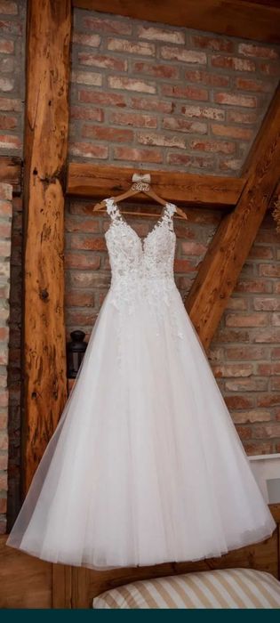 Biała suknia ślubna