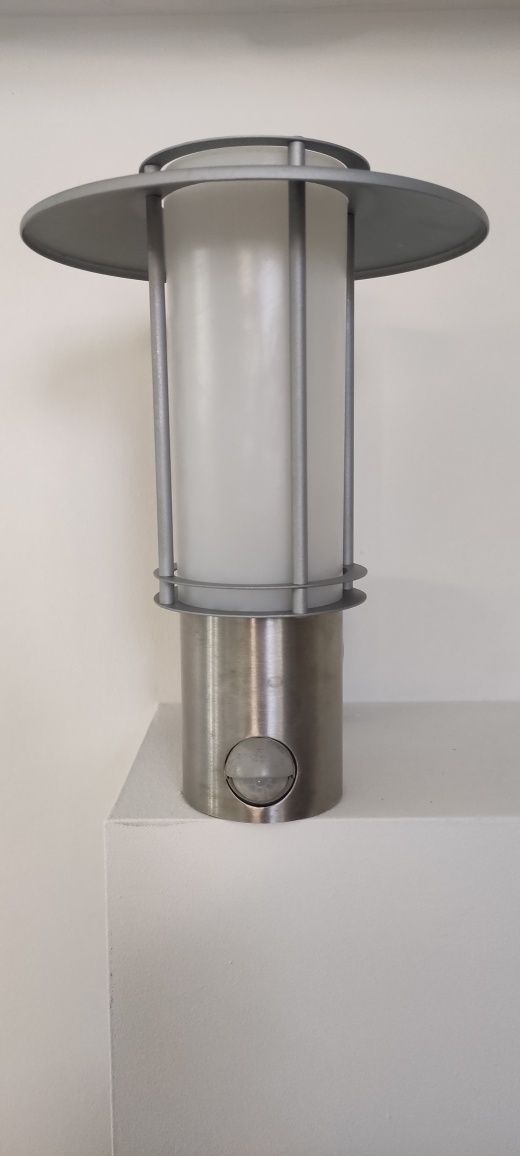 Lampa zewnętrzna ,kinkiet z czujnikiem zmierzchu i ruchu.