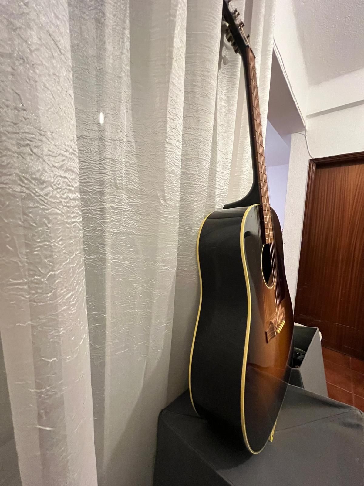 Gibson j-45 Standard