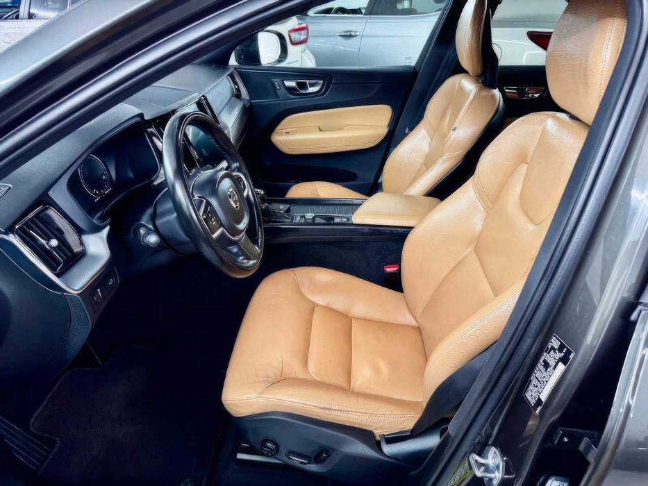 Volvo XC60 T5 Momentum      2018