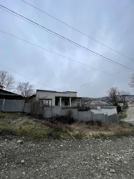 Продається двоповерховий будинок