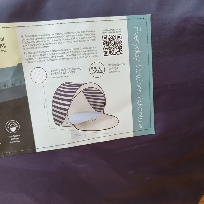 Namiot plażowy z zamkiem.