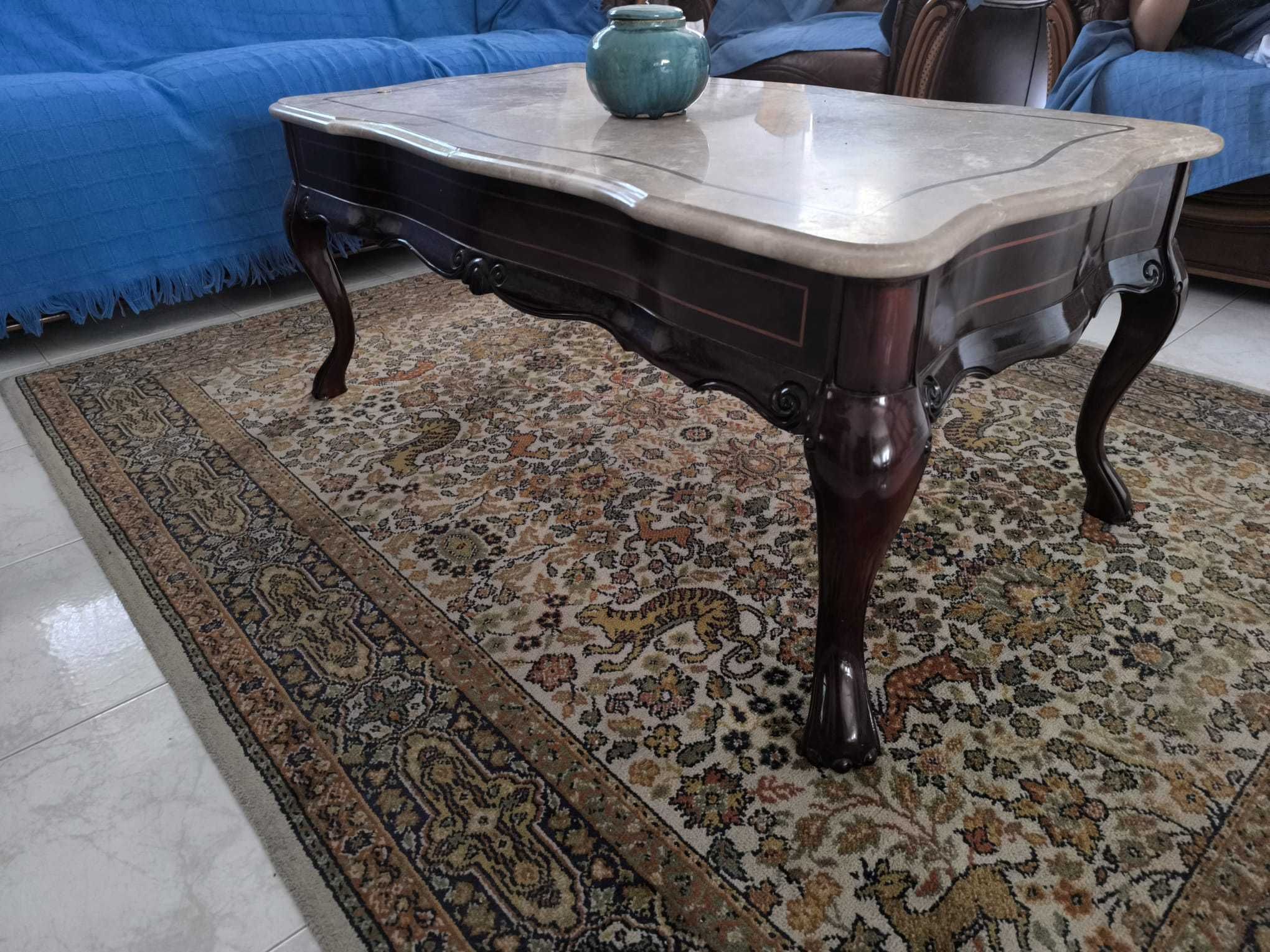 Conjunto de móveis antigos
