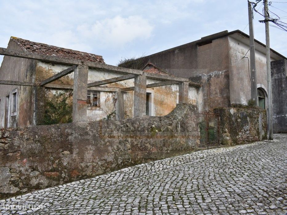 Casa de Aldeia + Adega num terreno com 800m2 em Venda