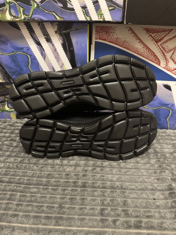Оригінальні кросівки Skechers 41 (26,5см)
