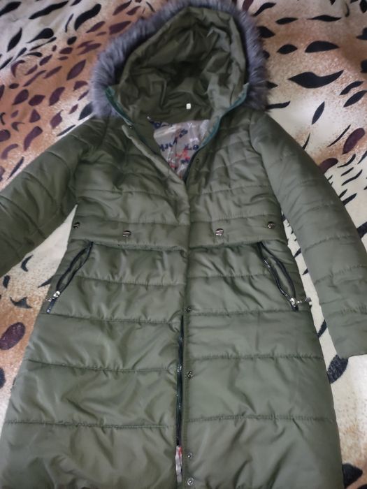 Продам жіночу зимову куртку