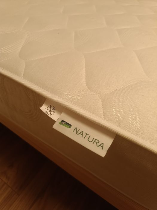 Łóżko jednoosobowe z materacem