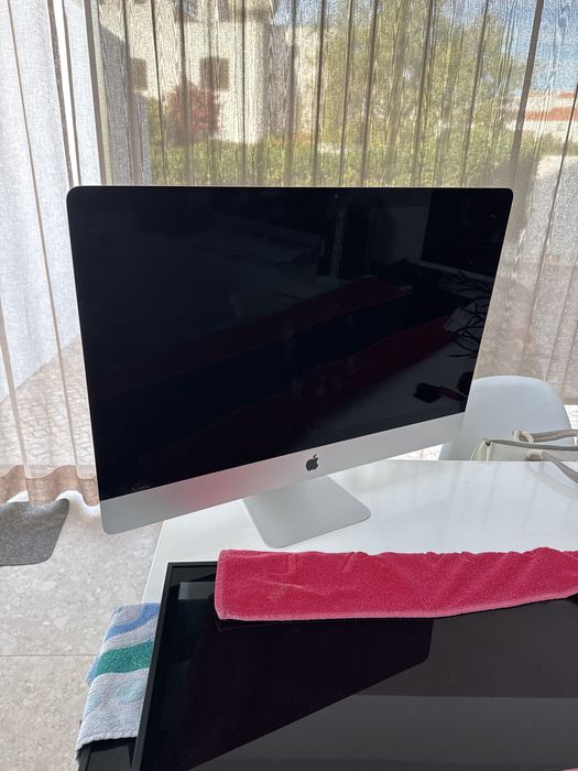 Plotter HP DesignJet T930 PS e 3 Apple iMacs de 27” (2x2015 + 2x2020)