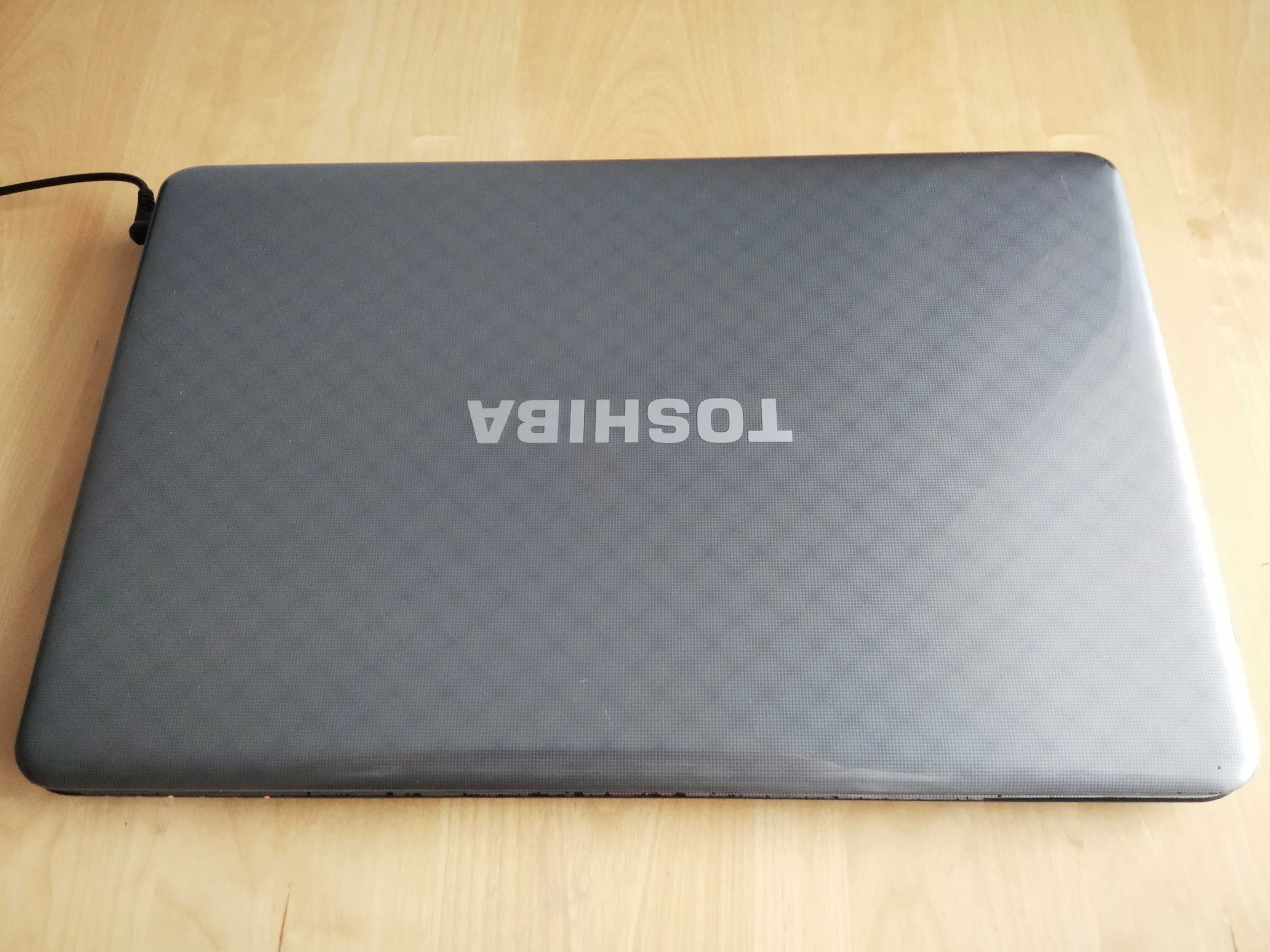 Duży Laptop Toshiba 17" Win 10, 8GB RAM, HDD 500GB, AMD A6 4-rdzeniowy