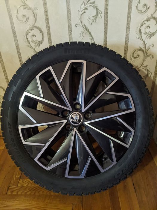 Продам 4 шт диски R17 c зимней резиньй