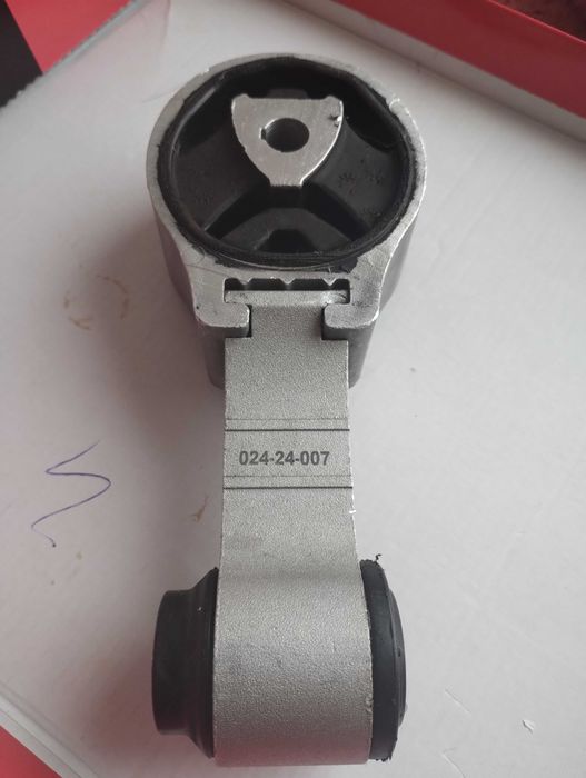 Подушка двигуна  рено лагуна renault laguna 3.  1.5 dci