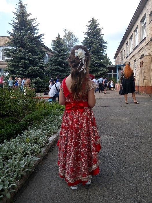 Продам шикарное выпускное платье