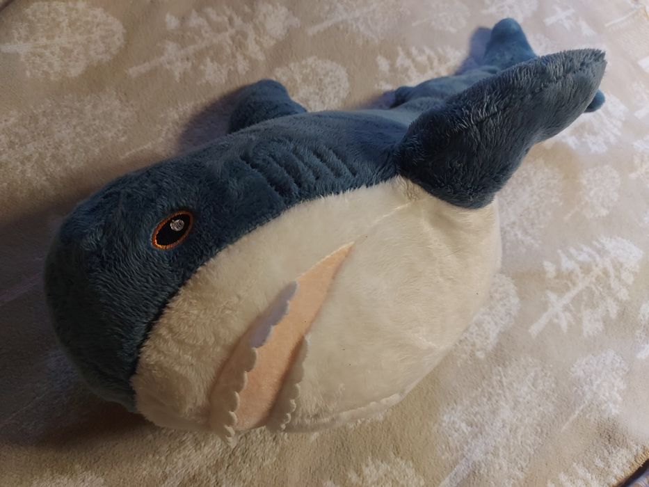 М'яка іграшка акула