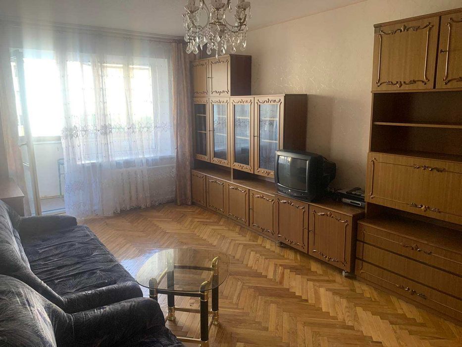 М.Палац Україна, м.Печерська-7-10 хв., Е.Коновальця. Квартира 3х кімн.