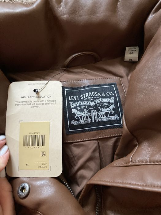 Жіноча куртка пуховик Levis