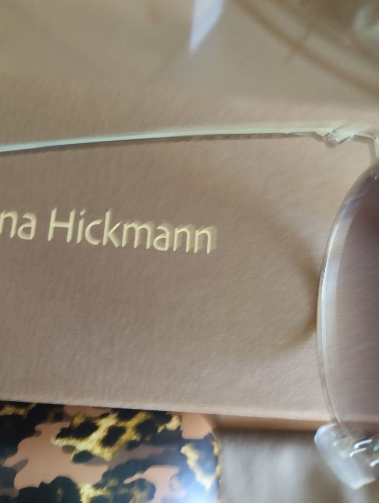 Óculo Ana Hickmann,um pouco espelhado em tom cinza,