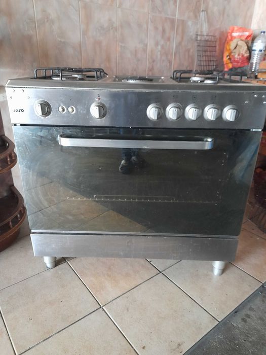 Fogão impecável marca Saro
