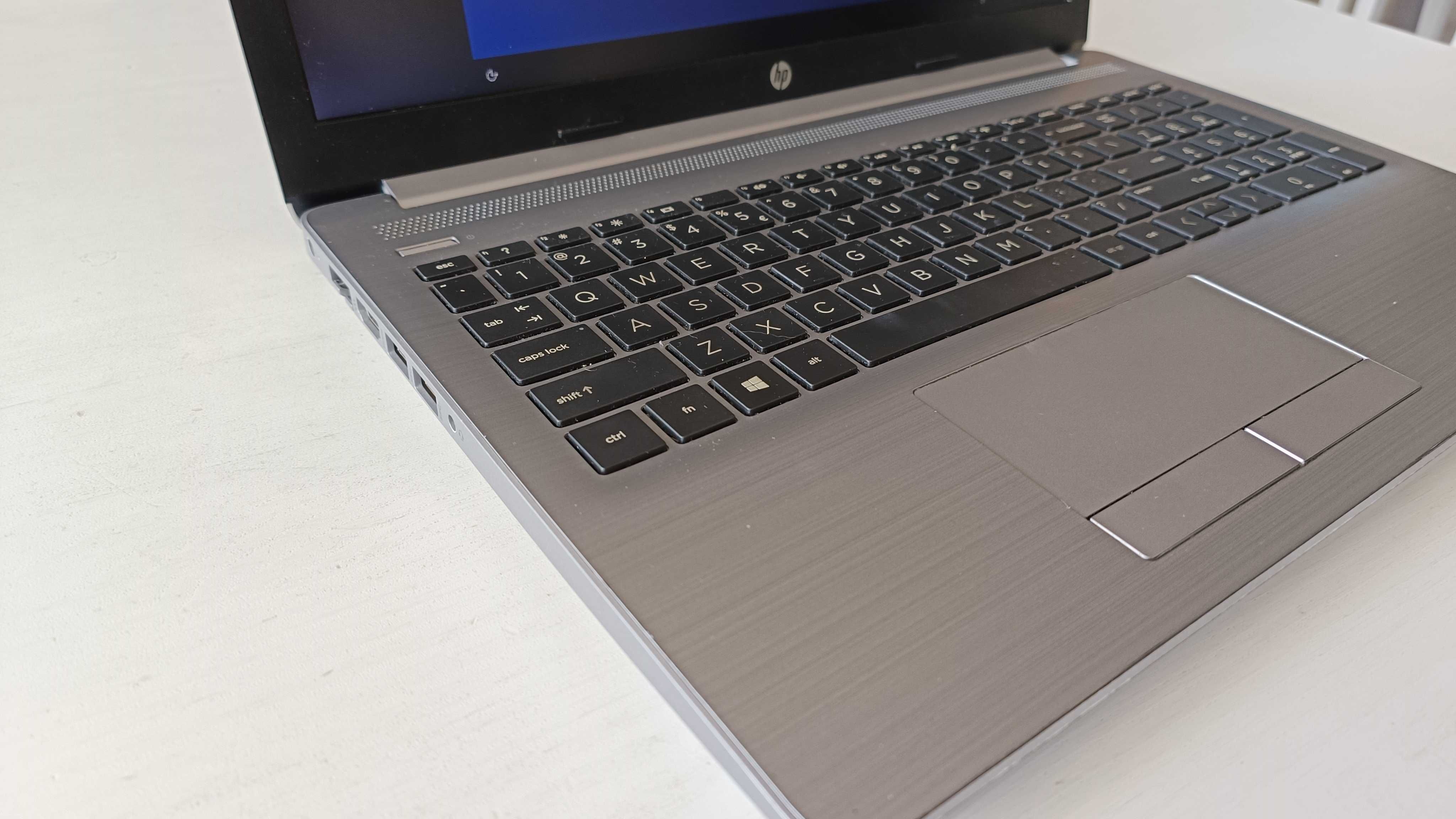 Laptop HP 255 G7