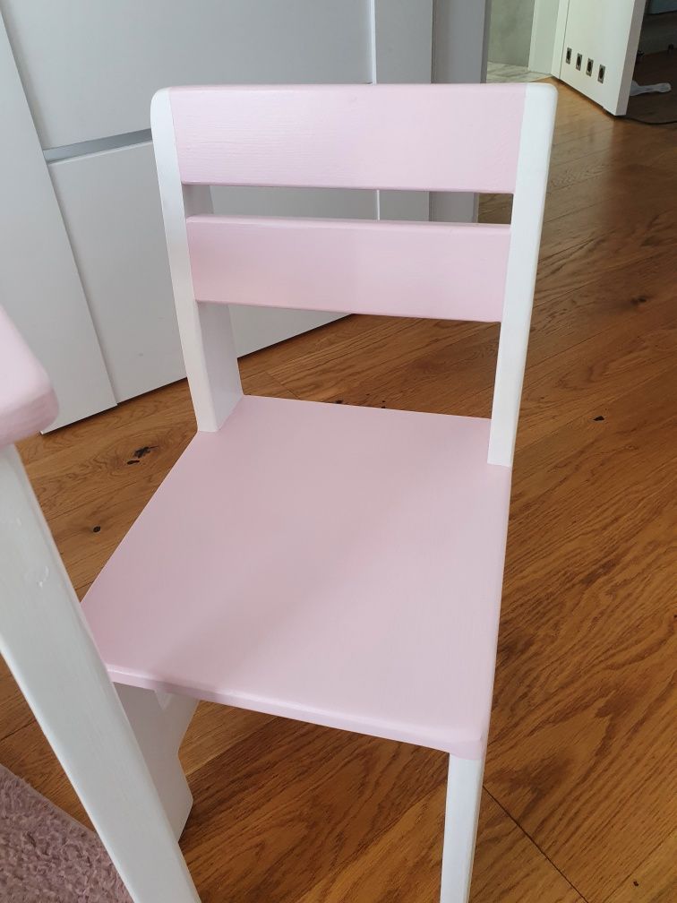 Stolik z krzesełkami dla dziewczynki Grzesiowsky