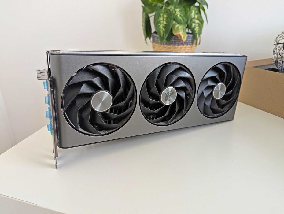 Radeon RX 7800 XT - Sapphire Nitro+